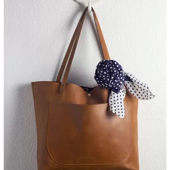 Summer Spring time Floral Print Rectangular Scarf. 100% vinyl. Made in Japan - Picture 13 of 16